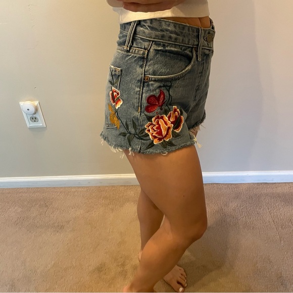 GRLFRND Cindy Rising Sun Floral Embroidered Cut Off Shorts size 23 - Picture 5 of 17